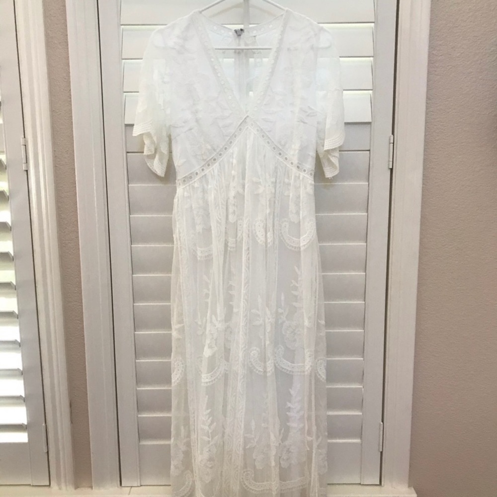 WHITE LACE MATERNITY DRESS